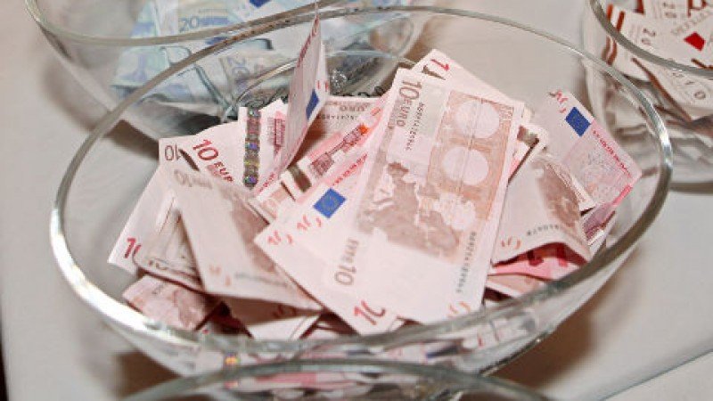 Finanz Check Zwei Bundesliga Vereine Schreiben Rote Zahlen 2