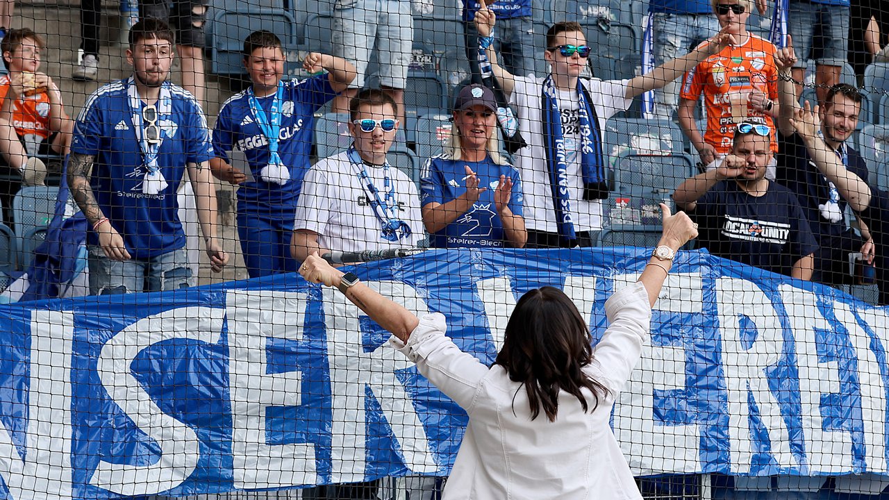 Kein österreichisches Klub-Oberhaupt ist näher an Fans und Mannschaft dran als Brigitte Annerl