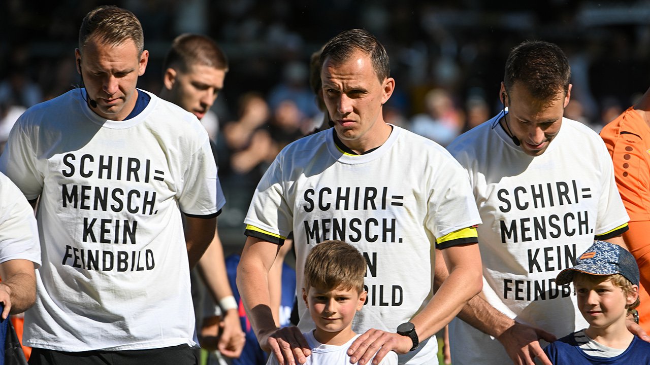 In einem offenen Brief wehrten sich die Bundesliga-Schiedsrichter gegen die massiven Anfeindungen.