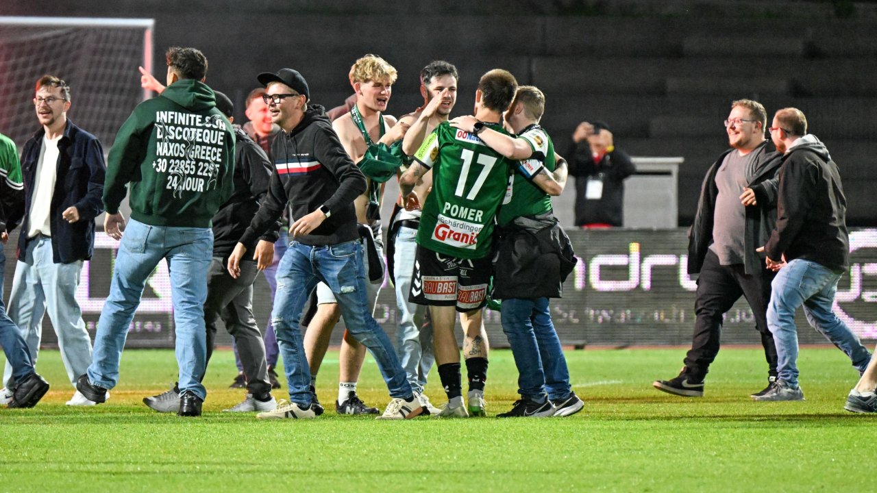 "Den perfekten Spieler gibt es nicht", sagt der Sportchef. Das werden die Spieler im Aufstiegsjubel anders gesehen haben.