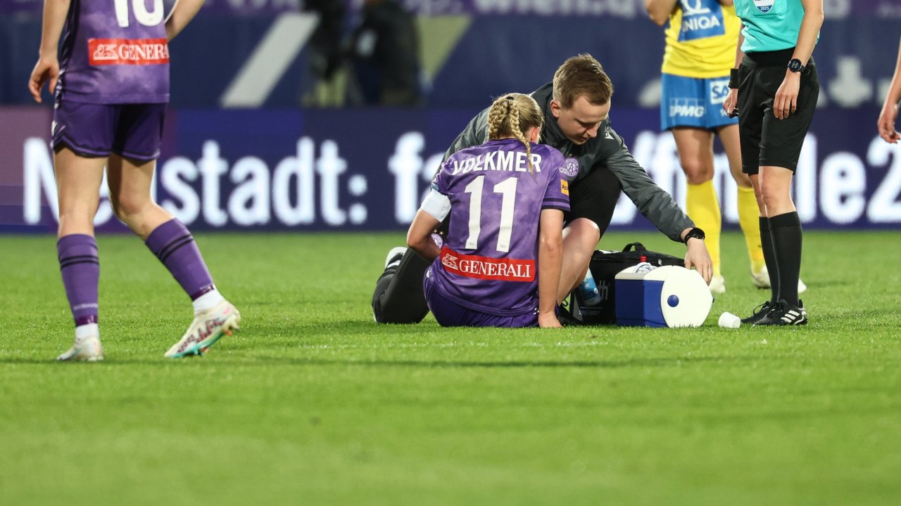 Beim Heimderby gegen die Vienna (11. Mai) musste die Kapitänin verletzt ausgewechselt werden.