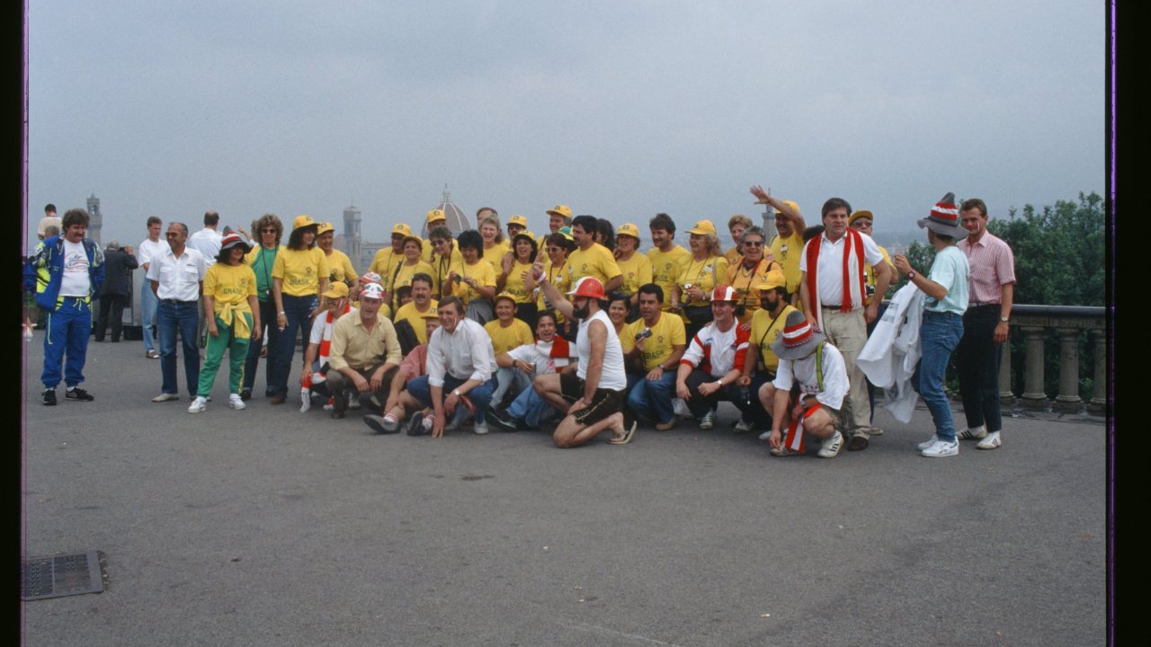 Gemeinsam Feiern mit brasilianischen Fans in Florenz.
