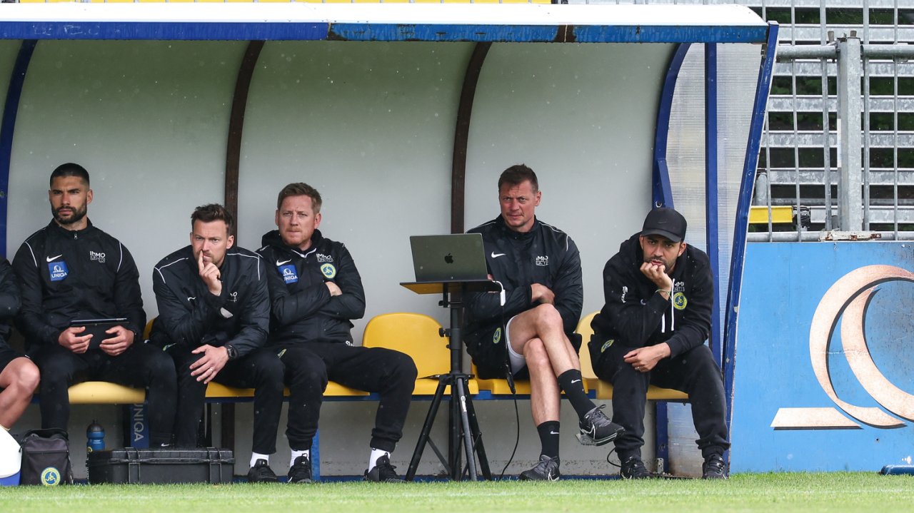Das Vienna-Trainerteam gegen Ende der Saison 2024/25, angeführt von Stefan Manzana Marin.