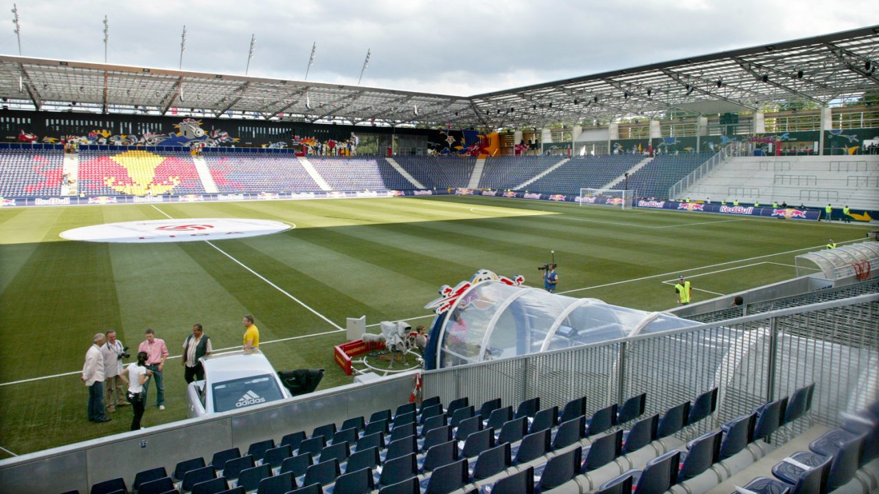 Das neu gestaltete Stadion im Sommer 2005