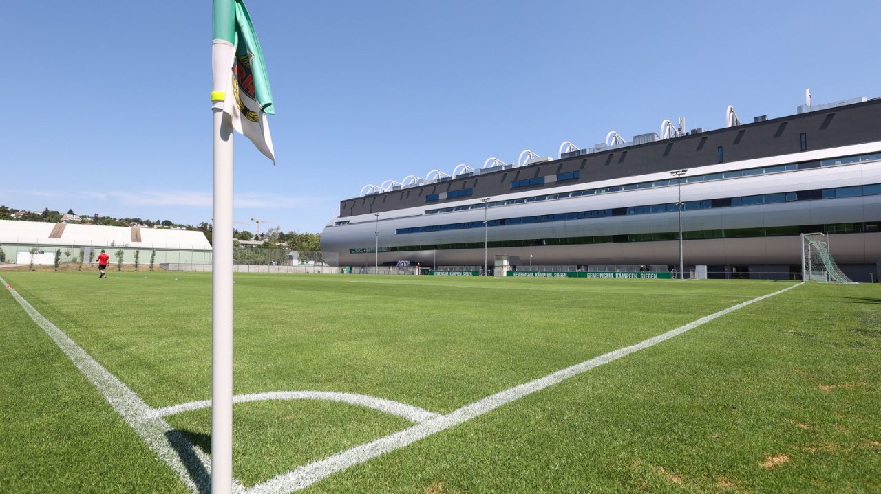 Trainiert und gespielt wird aktuell neben dem Allianz Stadion in Hütteldorf