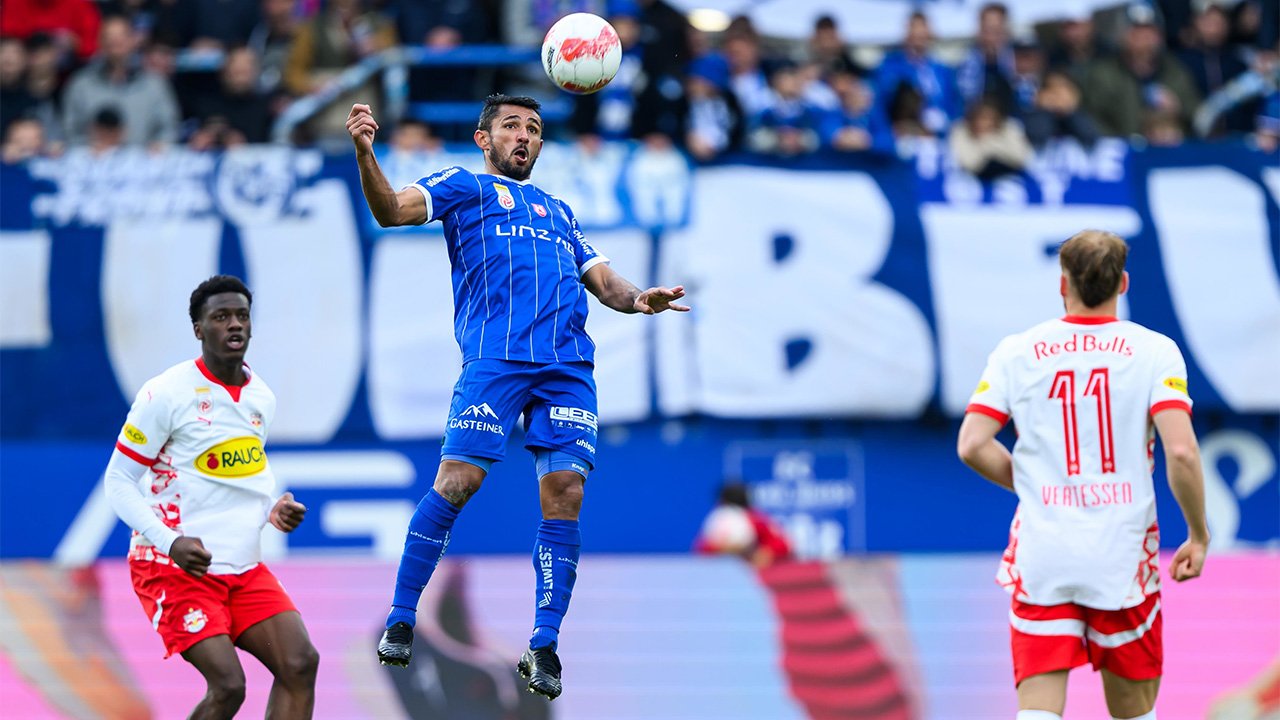 Lange Bälle auf Ronivaldo dürften kommende Saison weniger werden.