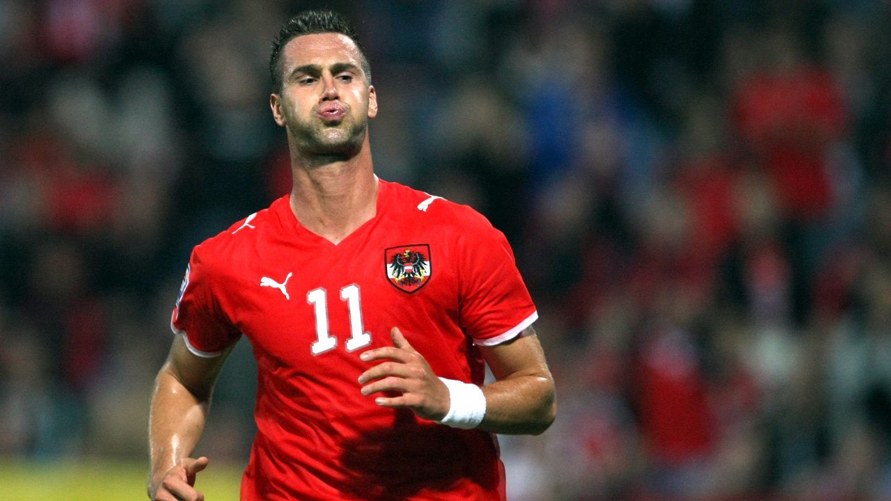 Ob es Stefan Maierhofer auch überrascht, dass Ex-Teamkollege Voodoo Jürgens Musiker ist?