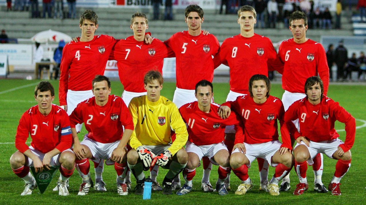 ÖFB U21 im Jahr 2007 mit u.a. Besian Idrizaj (Nr. 8), Frankie Schiemer (Nr. 4), Florian Klein (Nr. 7), Andi Schicker (Nr. 3)