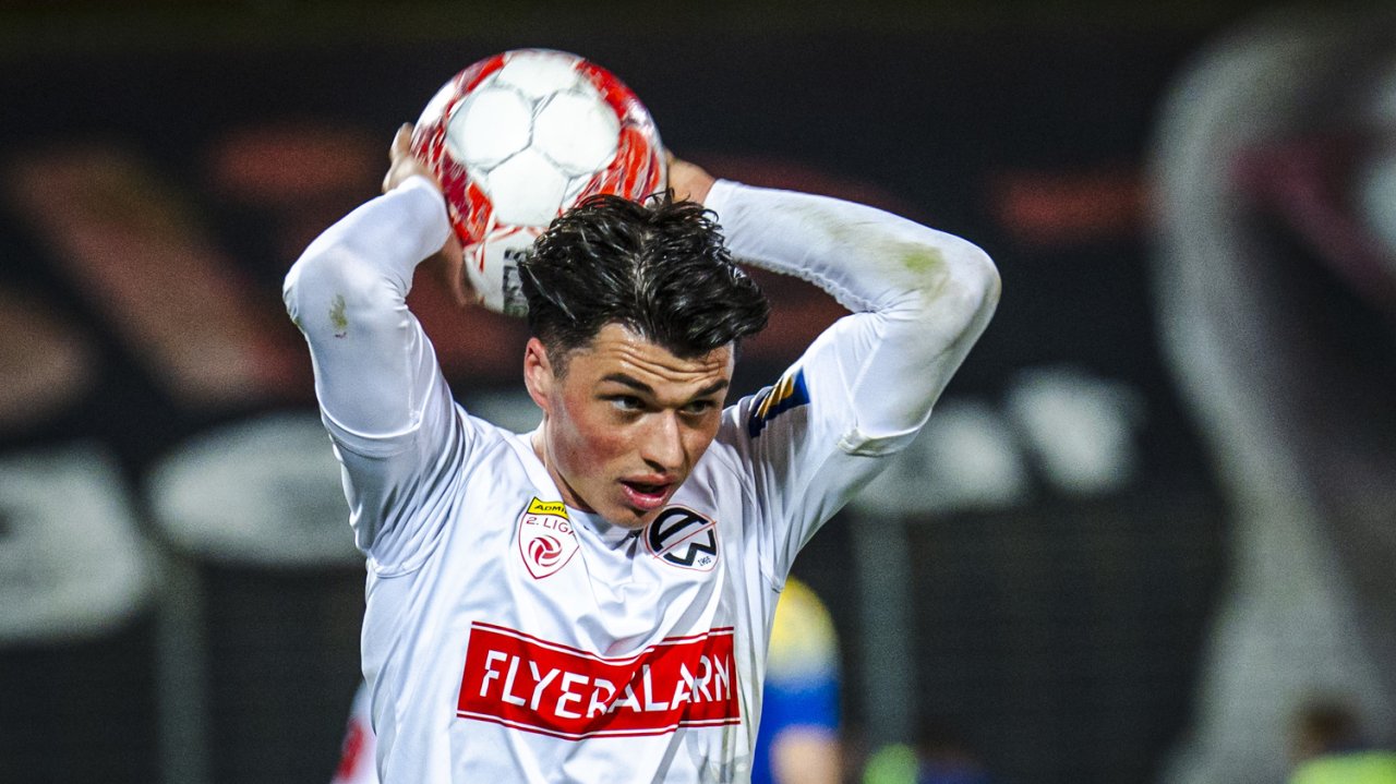 Celtic-Leispieler Matthew Anderson beim Einwurf