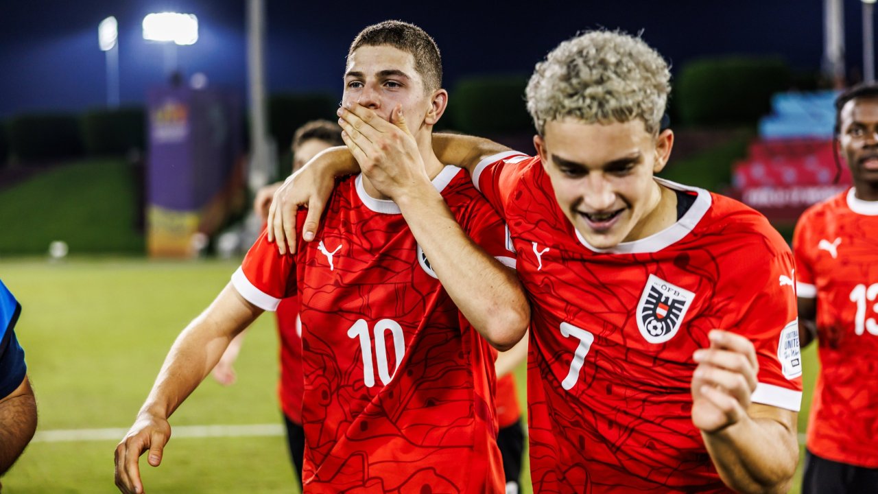 Vasilije Markovic (links) blieb eine Rote Karte erspart