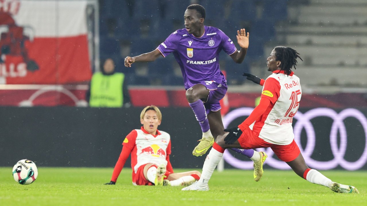 Gegenspieler kennen das: Abu Barry entwischt