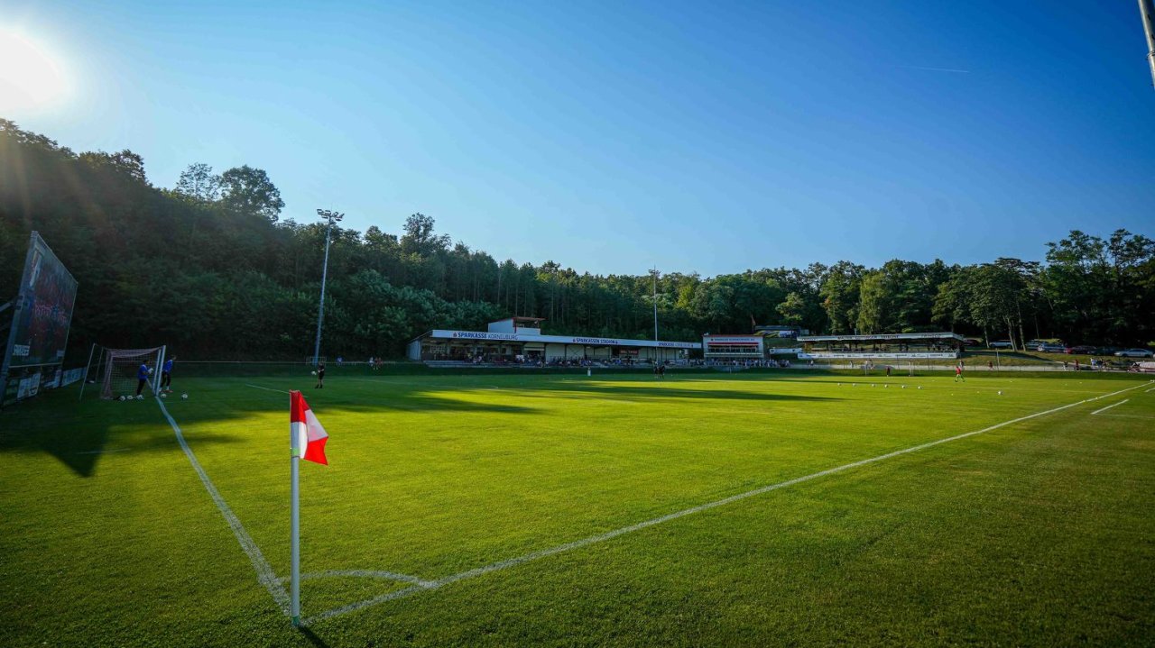 Das Leobendorfer Stadion unweit der Burg Kreuzenstein