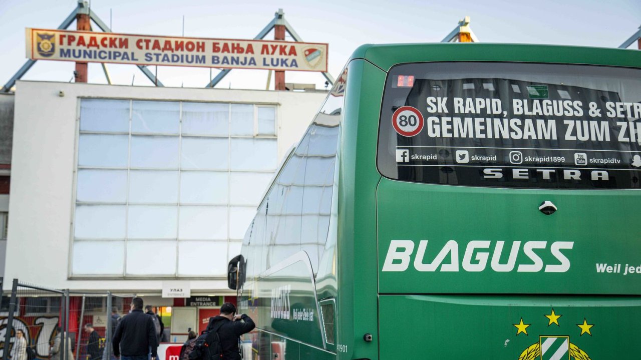 Der Mannschaftsbus des SK Rapid wurde 2025/26 auch schon nach Banja Luka geschickt