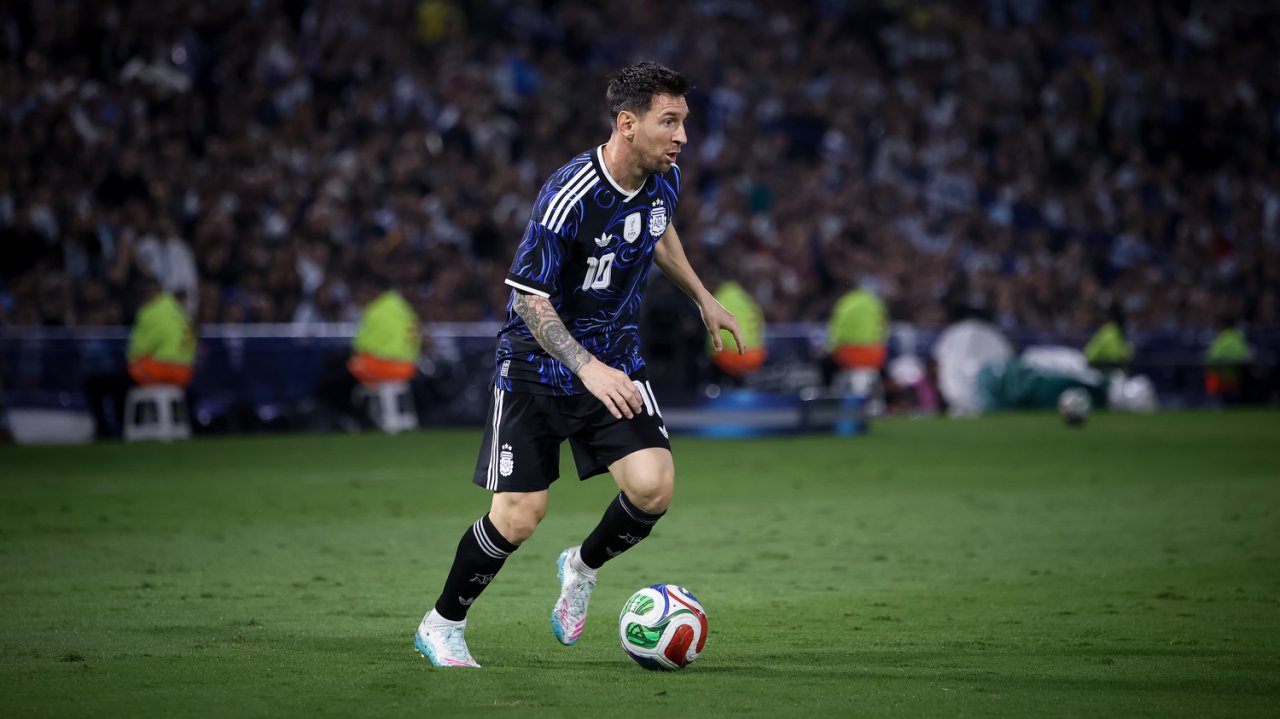 Lionel Messi im neuen Auswärtstrikot Argentiniens