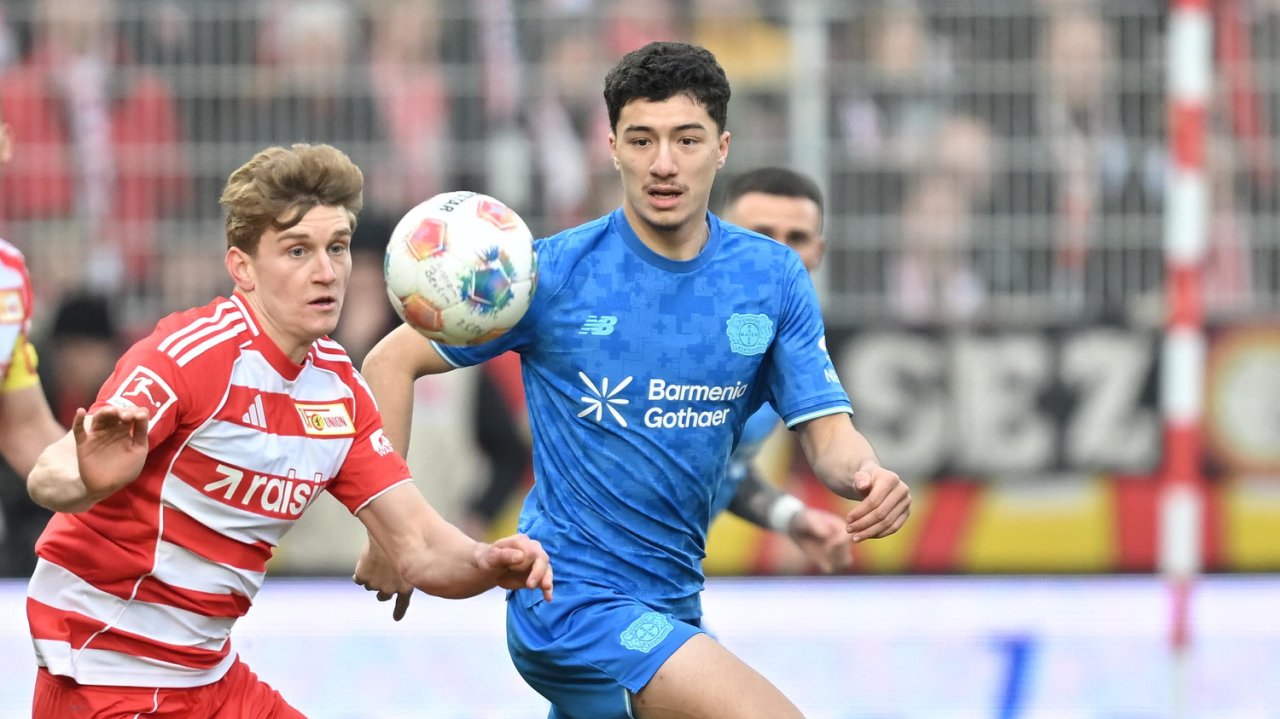 Nachwuchshoffnung Ibrahim Maza im Trikot von Bayer Leverkusen