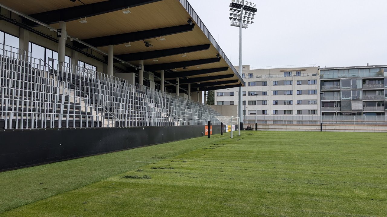 Die Friedhofstribüne