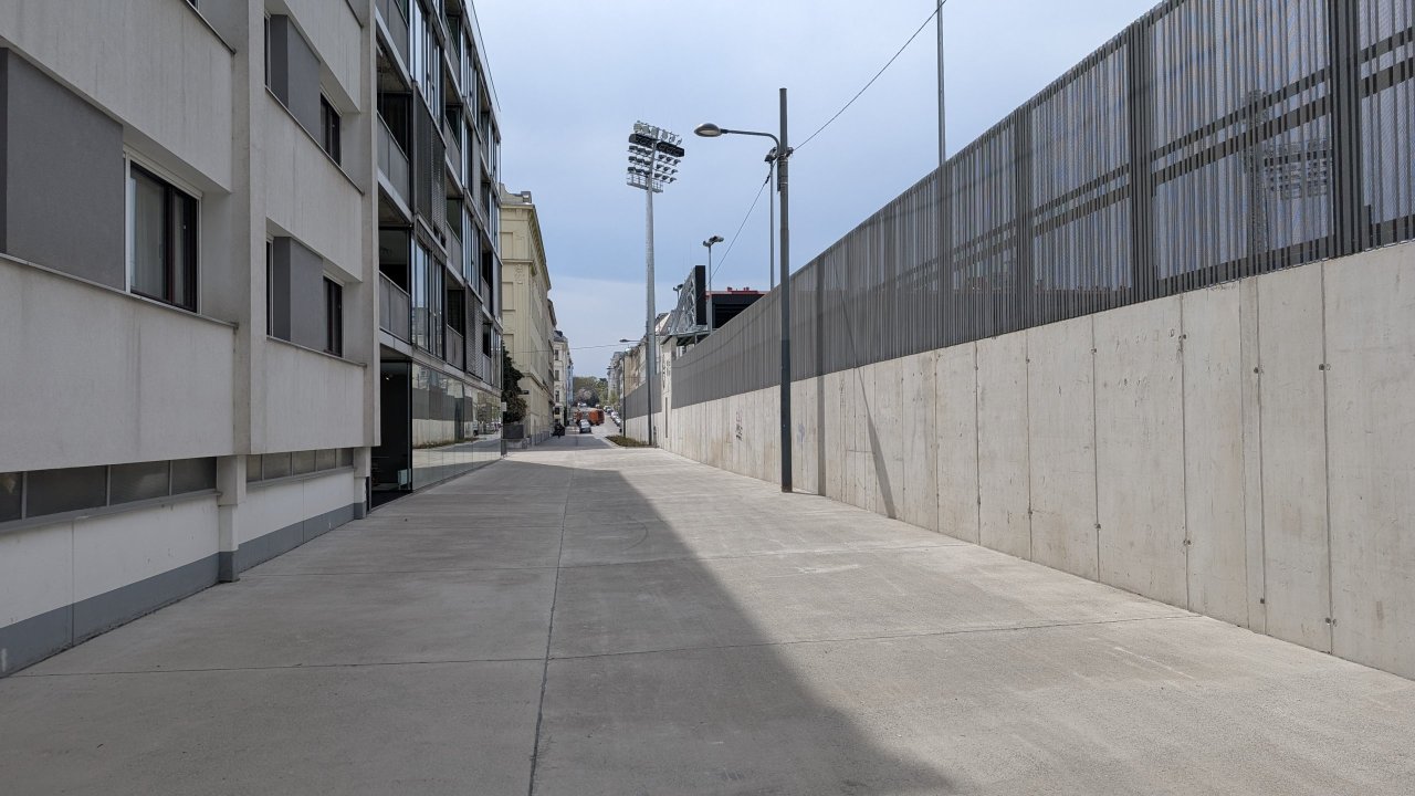 Die Begegnungszone Kainzgasse, neben dem neuen Sport-Club-Stadion