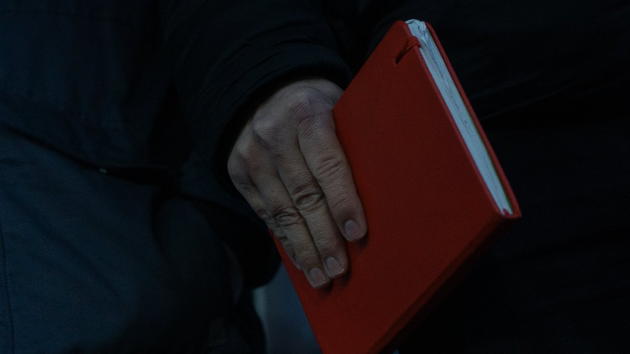 In seinem Notizbuch hält Andreas Fellinger seine Eindrücke von Schiedsrichter und Spiel fest.