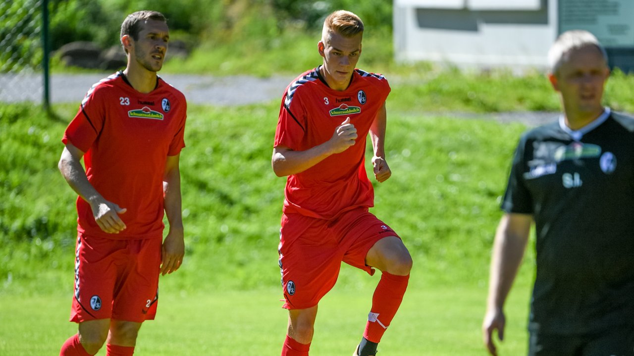 Philipp Lienhart mit Julian Schuster, heute Cheftrainer