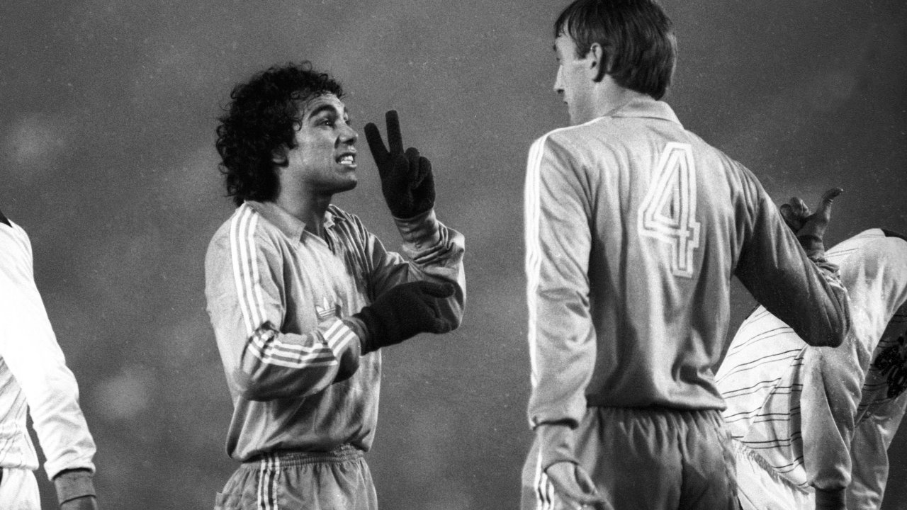 Der talentierte Hugo Sanchez 1986 im Dress von Real Madrid, er erklärt Antonio Maceda Frances etwas