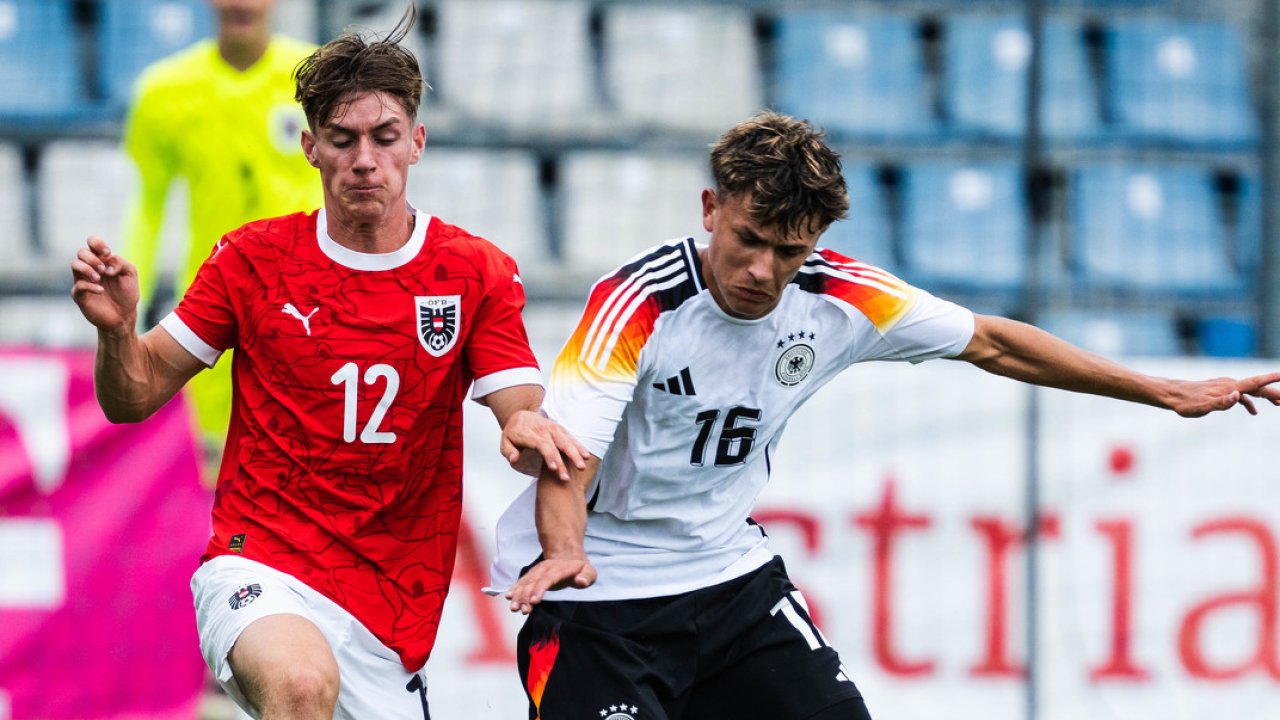 Schiertz im ÖFB-Trikot (links)