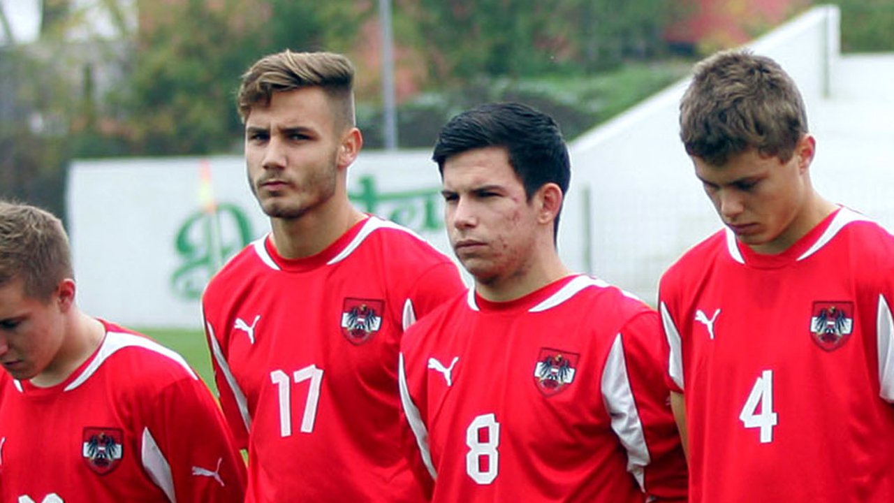 Maderner (li.) und Michorl (M.) vor dem U19-EM-Qualispiel gegen Finnland im November 2013.