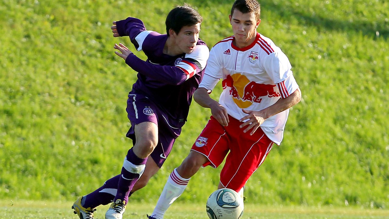 Michorl (li.) in der U18-ÖFB-Jugendliga gegen Red Bull Salzburg