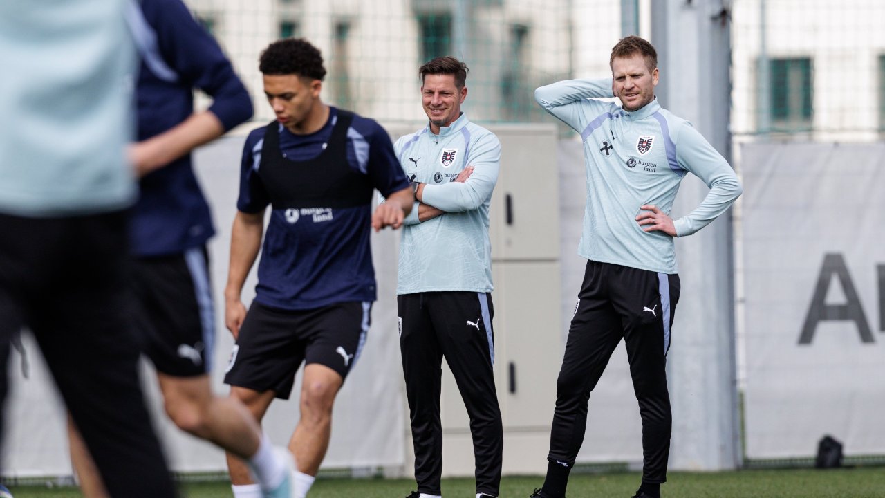 Gahleitner war auch beim ÖFB, hier ist er mit U21-Teamchef Peter Pertchold zu sehen