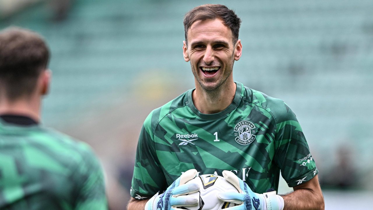Hibernian-Keeper Raphael Sallinger