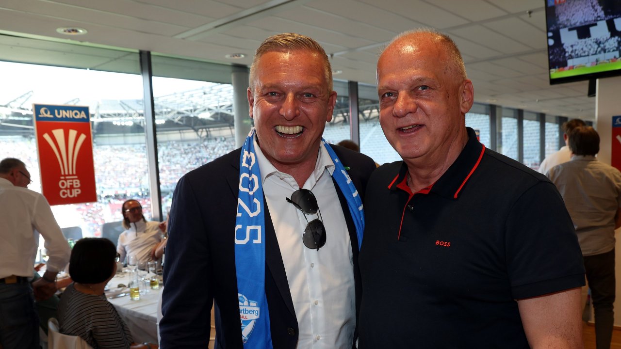 Landeshauptmann Mario Kunasek (FPÖ, links) würde gebraucht werden, um das Stadion bundesligatauglich zu machen
