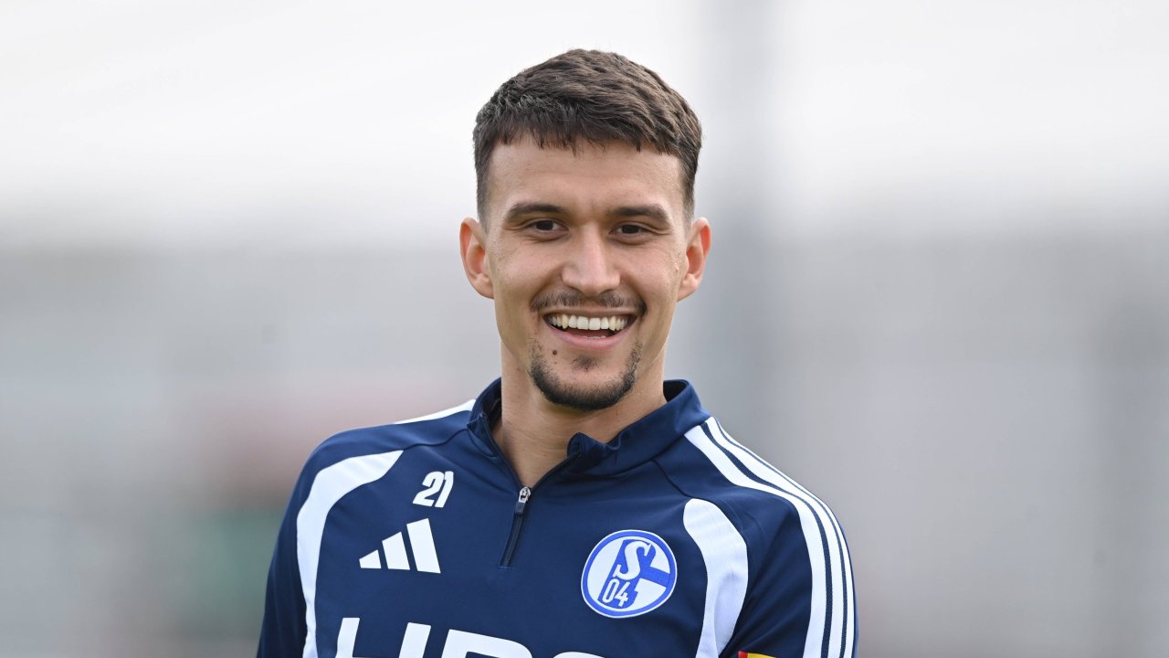 Dejan Ljubicic hat unter Coach Miron Muslic bei Schalke aktuell einiges zu lachen.