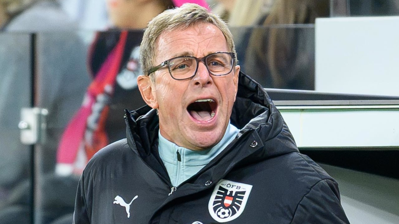 These 2: Ralf Rangnick hat Heavy-Metal-Fußball gefordert, bekommen hat er Jazz. Auch über den Teamchef muss man diskutieren dürfen, wenn die Mannschaft an der Umsetzung seines Fußballs scheitert.