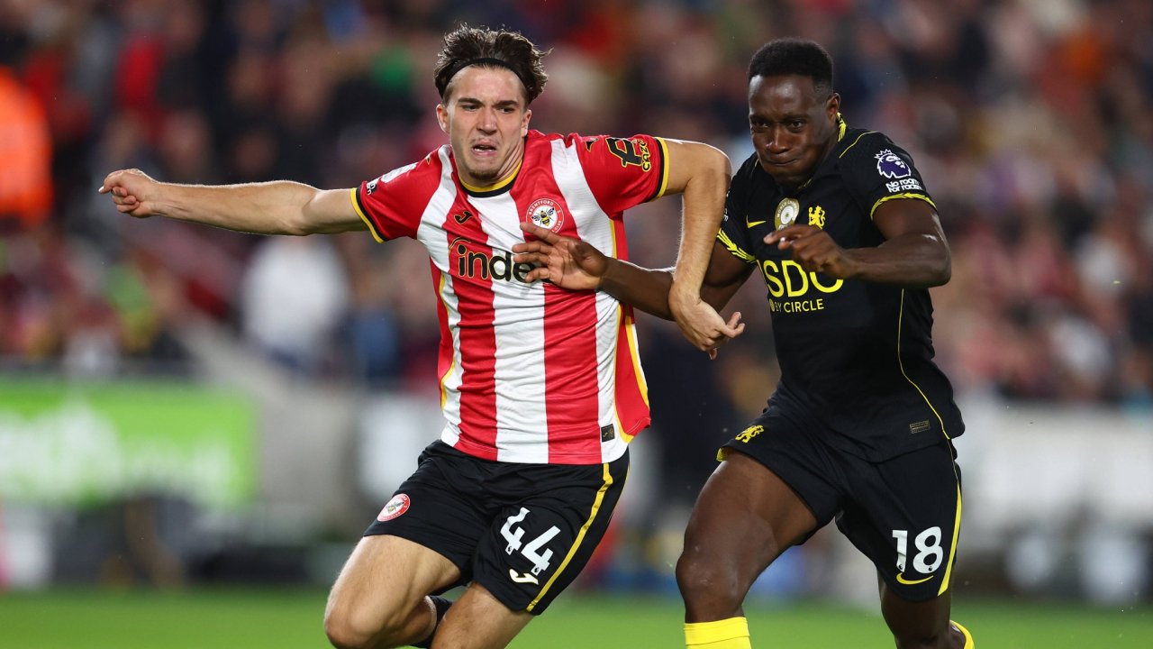 Schuster bekam es in der Premier League unter anderem mit Danny Welbeck zu tun.