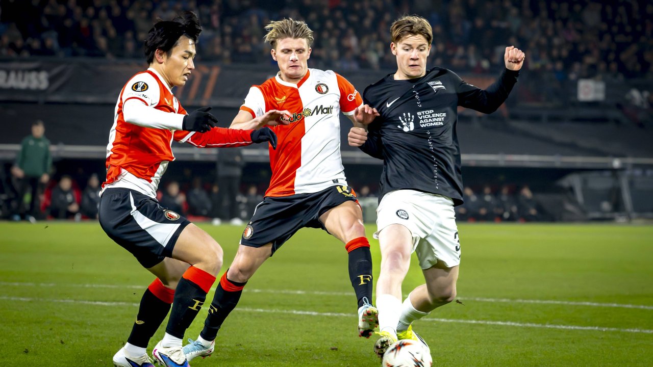 Luca Weinhandl bei seinem Debüt im De Kuip.