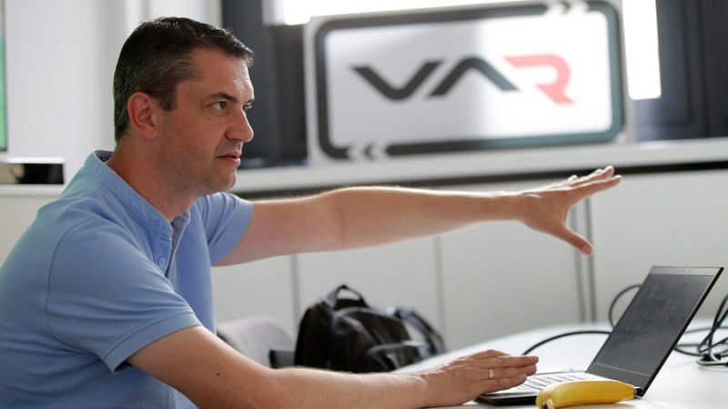 Viktor Kassai: "Der VAR und die Schiedsrichter müssen sich steigern"
