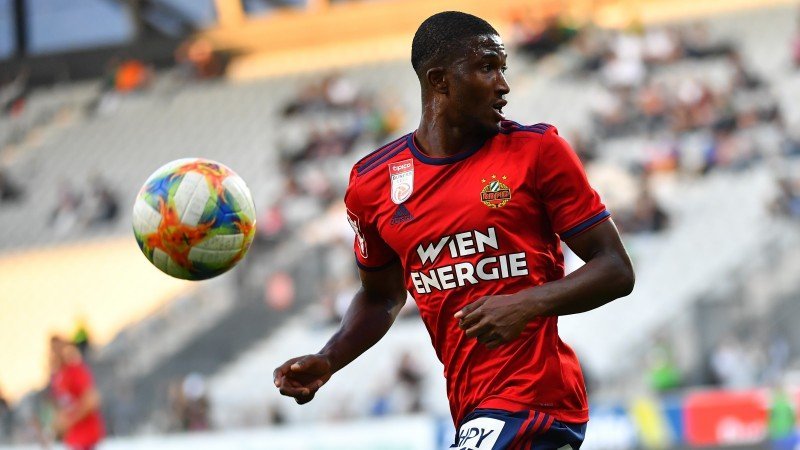 Kelvin Arase vor Karlsruhe-Abgang