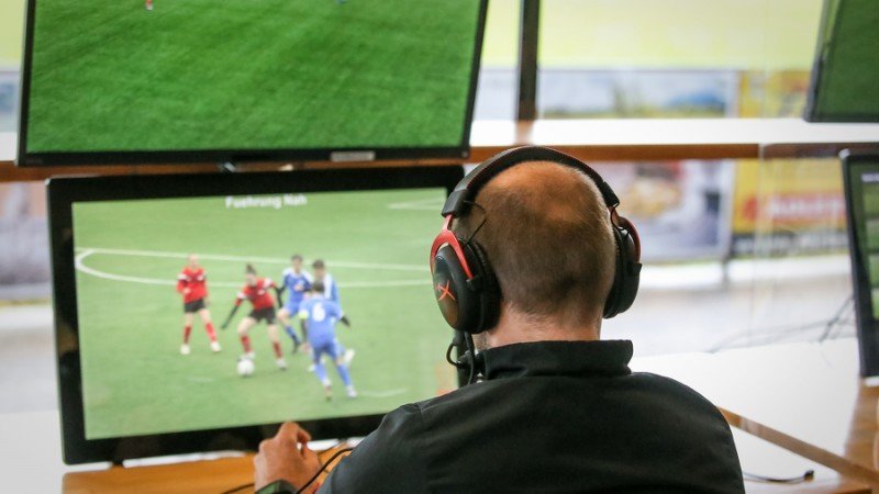 Flop 6: Die Schiedsrichter