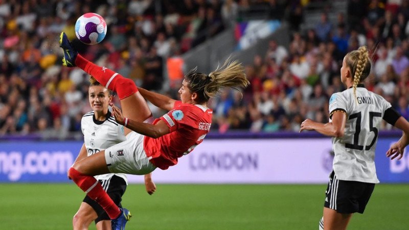Nationalspielerin Marina Georgieva unterschreibt bei Paris Saint-Germain