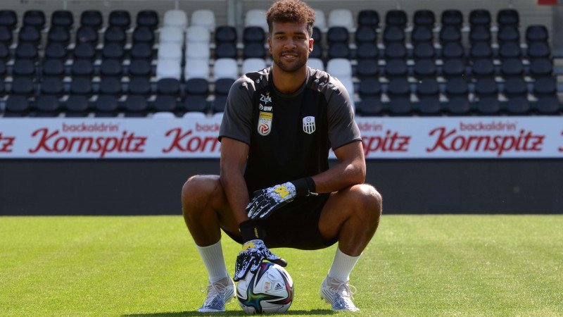 Tobias Lawal verlängert beim LASK bis 2027