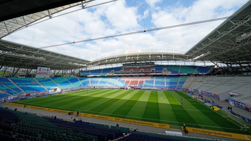 Kurios! Union Berlin-Fan wird aus RB Leipzig-Stadion geworfen