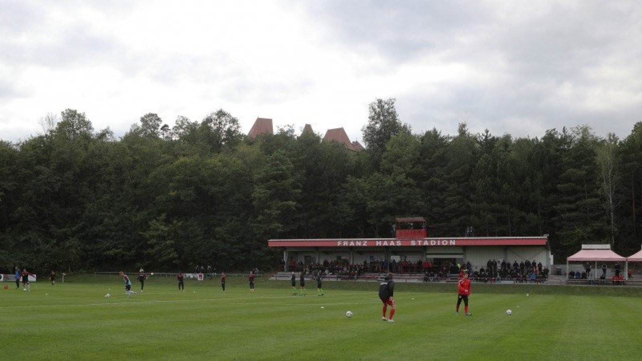 Touch some grass - Wer den VAR mühsam findet, soll sich mal wieder ein Amateurspiel geben