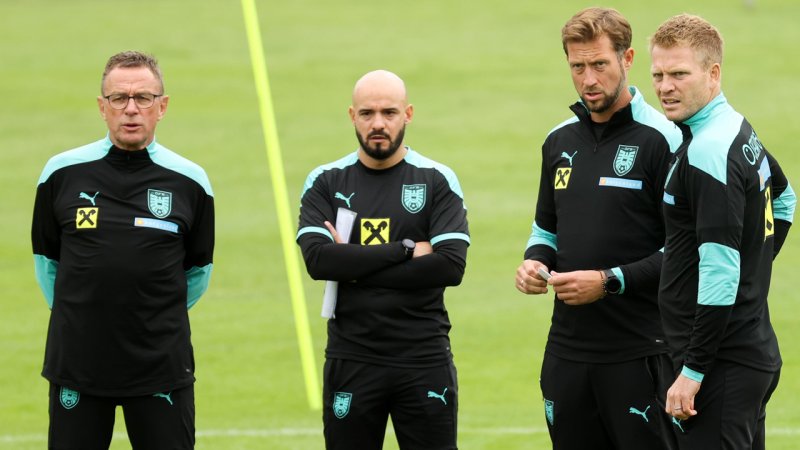 Rangnick mit seinen Assistenten Cinel, Kornetka und Perchtols (v.l.n.r)