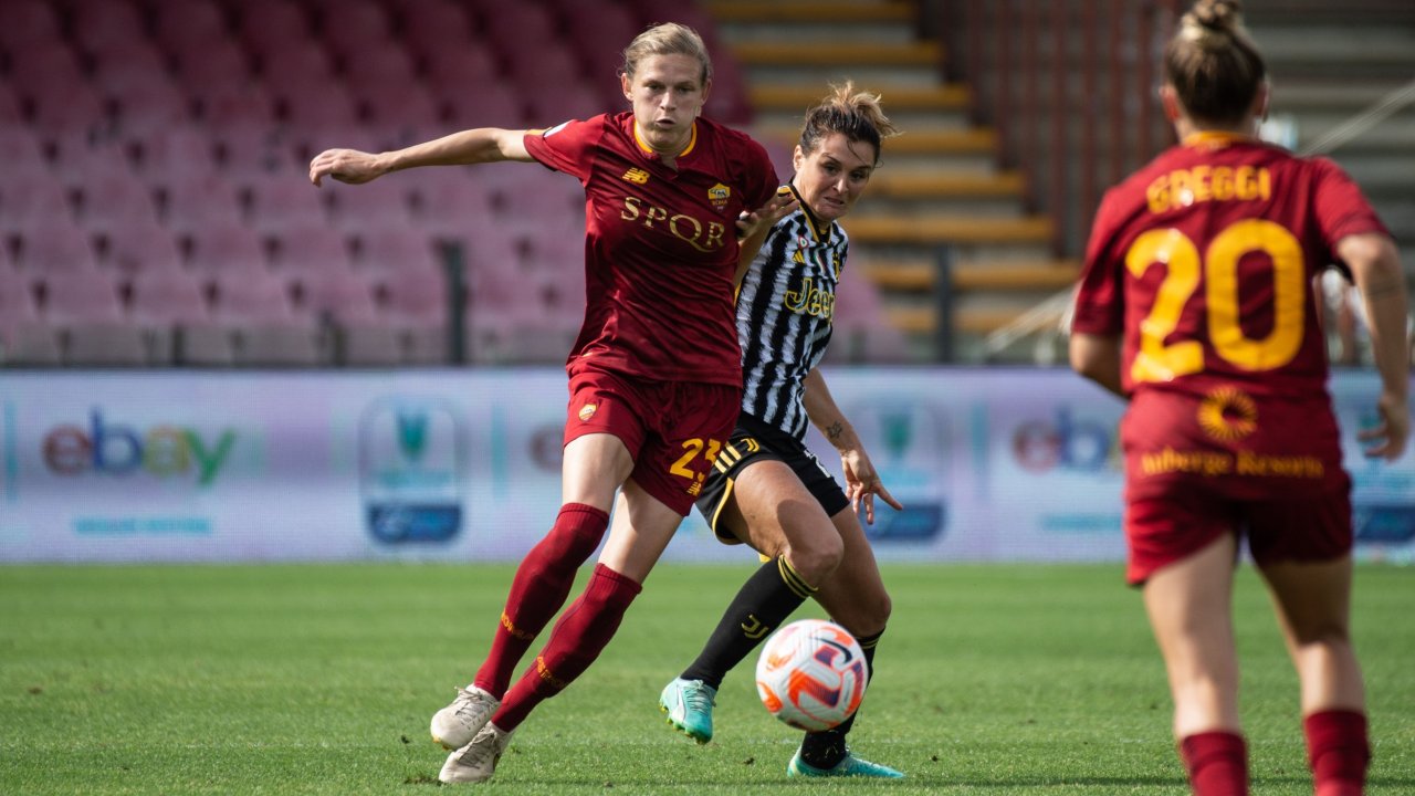 Ex-Nationalteamkapitänin Carina Wenninger ging von Bayern München nach Rom