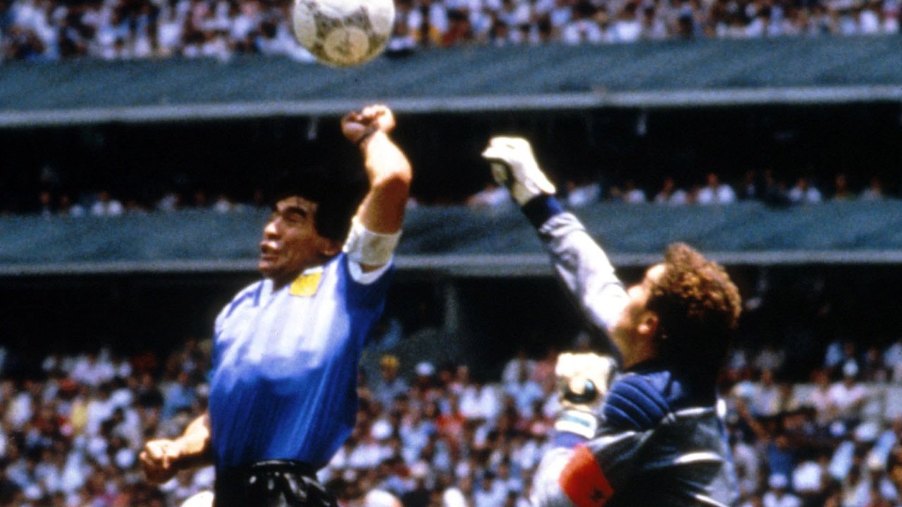 Diego Maradona und die "Hand Gottes" im WM-Viertelfinale 1986.