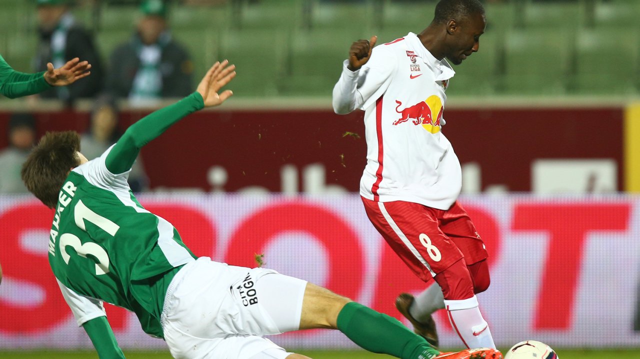 Thorsten Mahrer 2015 im Infight mit Naby Keïta, als es den SV Mattersburg noch gab