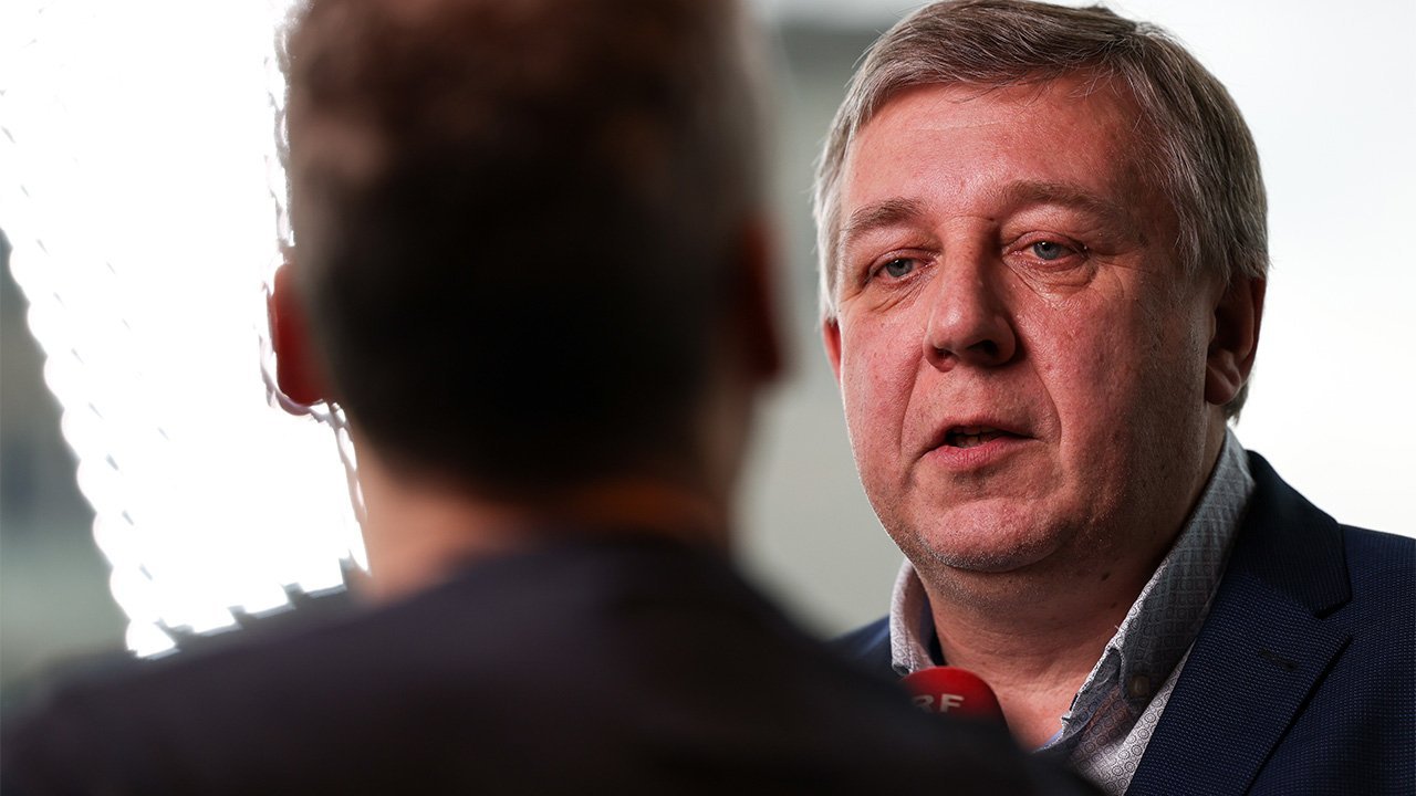 Gemeinsam mit Sportchef Erich Korherr sucht und findet Schmid die TSV-Kicker