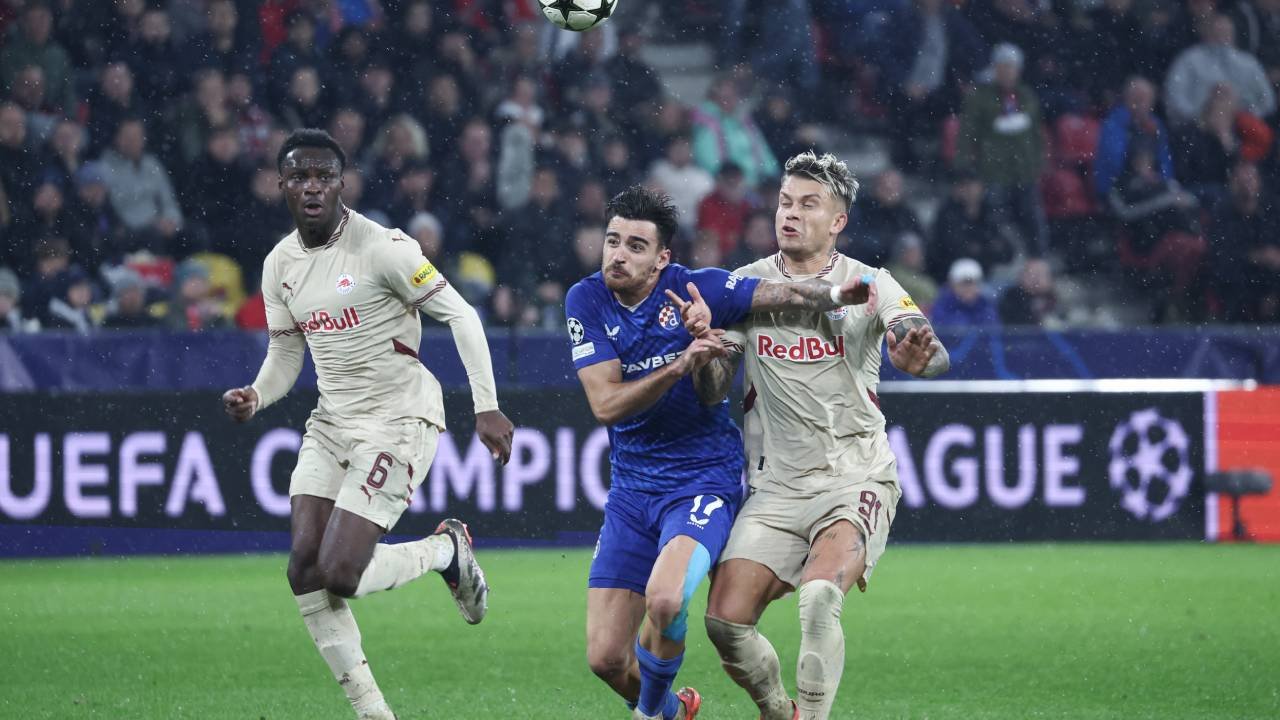 Samson Baidoo (l.) und Kamil Piatkowski starteten beim 0:2 gegen GNK Dinamo Zagreb in der Innenverteidigung.